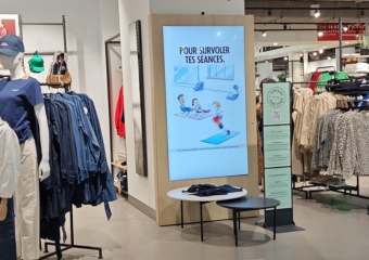 Publicité red bull DOOH en magasin